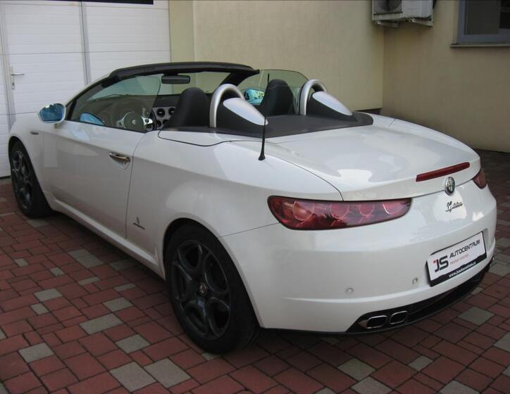 Alfa Romeo Spider 13