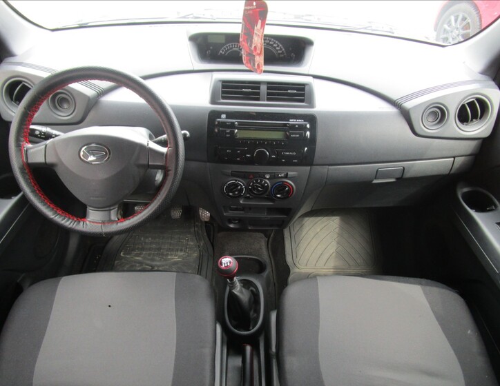 Daihatsu Materia 7