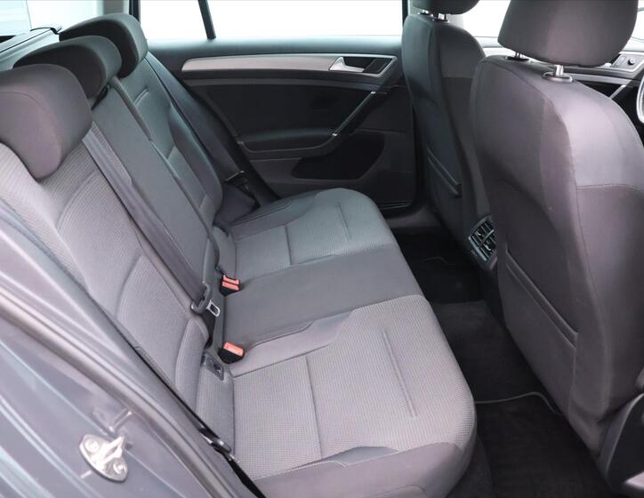 Volkswagen Golf 13