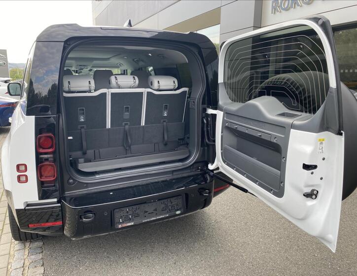 Land Rover Defender 21