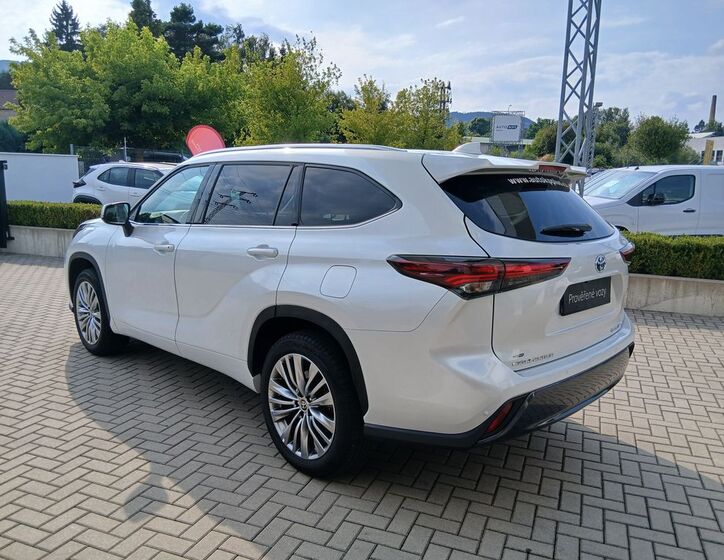 Toyota Highlander 4