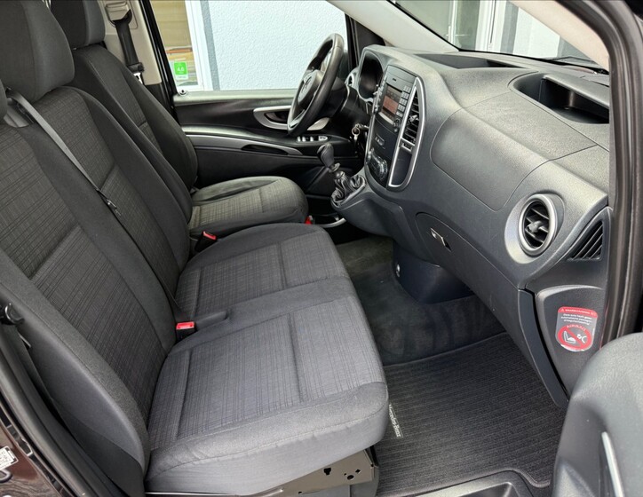 Mercedes-Benz Vito 12