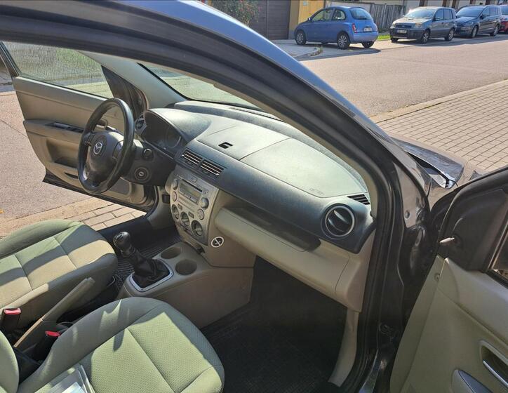 Mazda 2 32