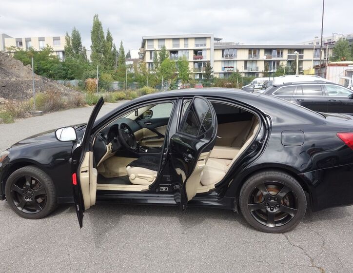 Lexus IS 220 13