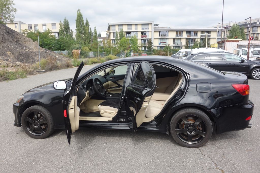 Lexus IS 220