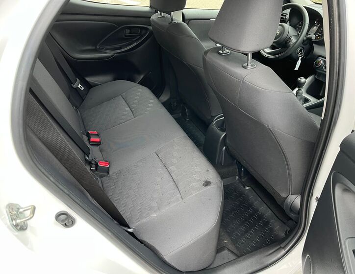 Toyota Yaris 16