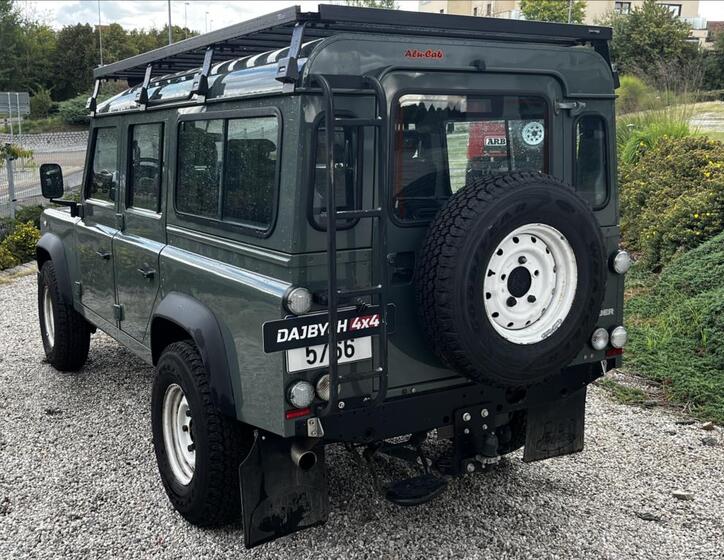 Land Rover Defender 5