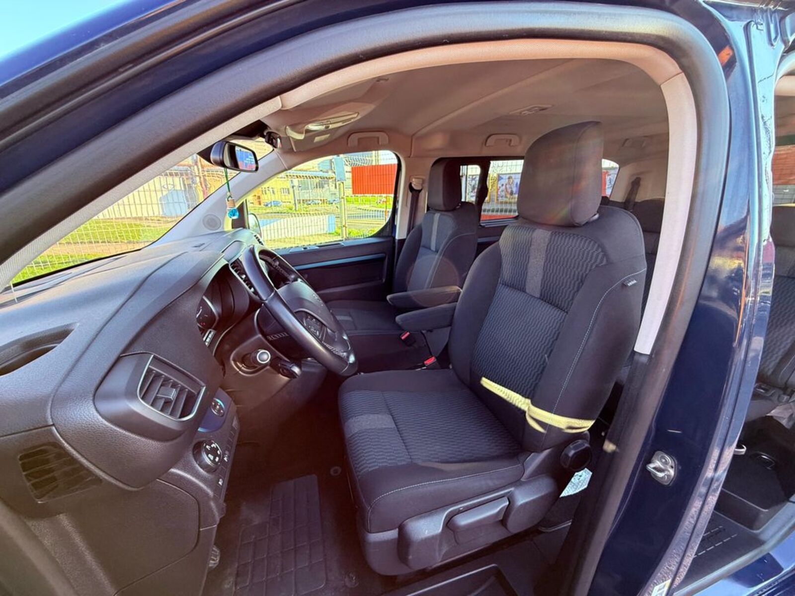 Peugeot Traveller 11