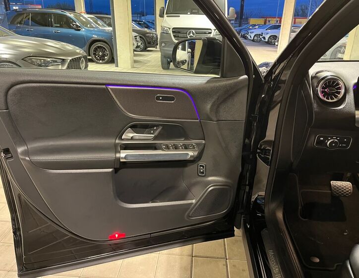 Mercedes-Benz EQB 9