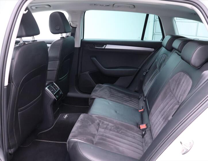 Škoda Superb 12