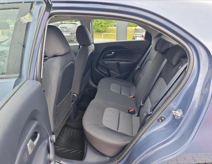 KIA Rio 11