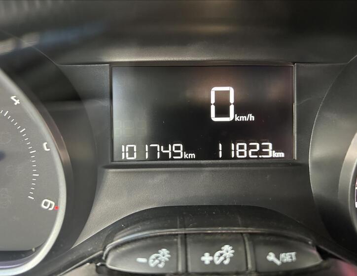 Peugeot 2008 13