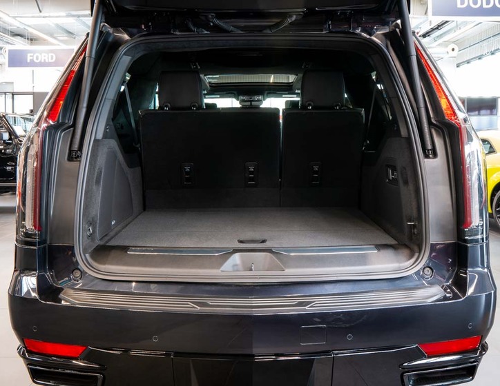 Cadillac Escalade 6