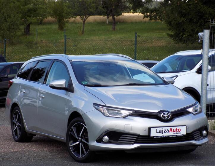Toyota Auris 1