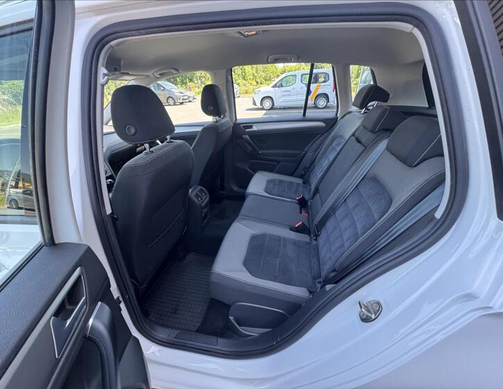 Volkswagen Golf 11