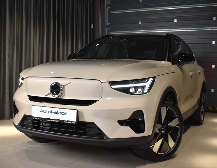 Volvo EX40 1