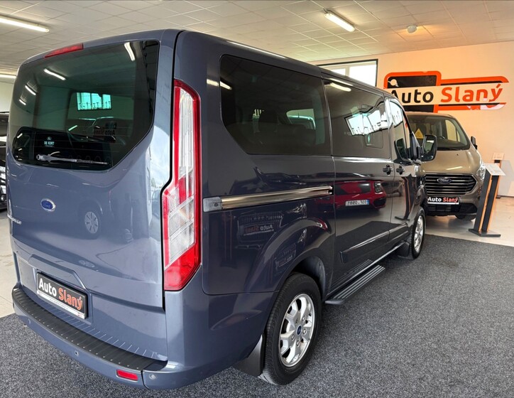 Ford Tourneo Custom 6