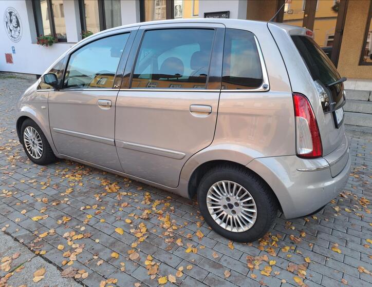 Lancia Musa 6