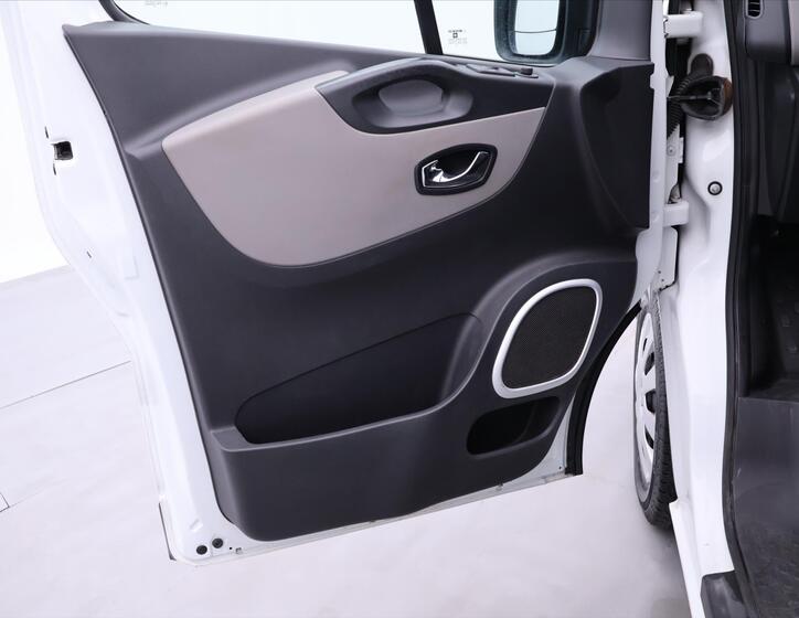 Renault Trafic 10