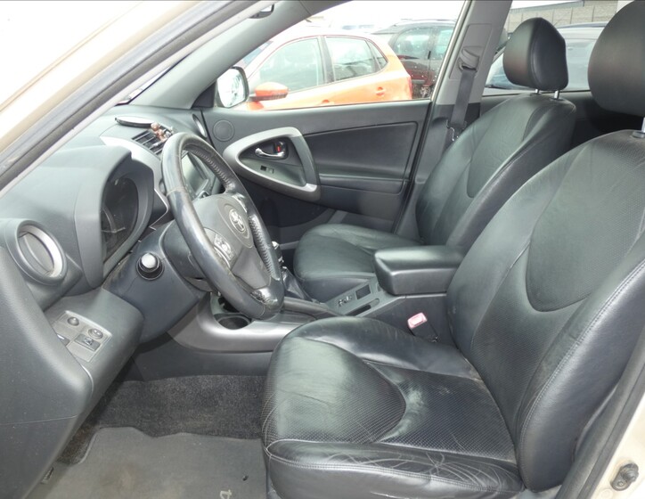 Toyota RAV4 8