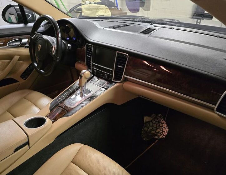 Porsche Panamera 8