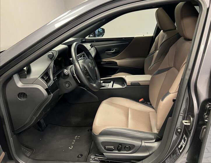 Lexus ES 300h 6