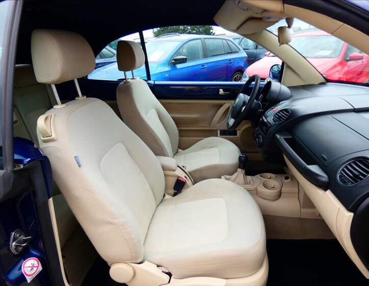 Volkswagen New Beetle 12