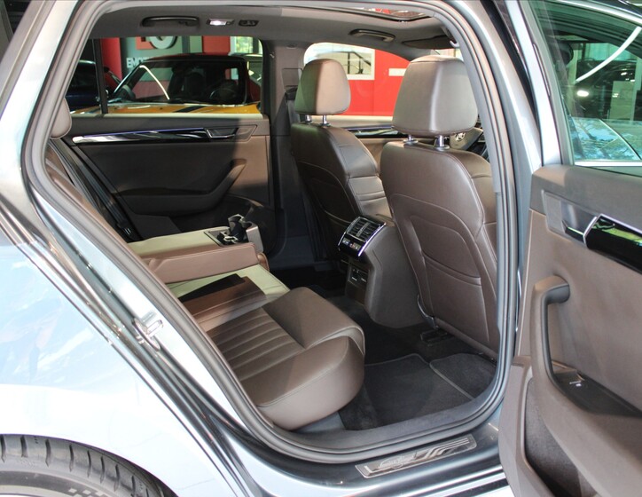 Škoda Superb 30