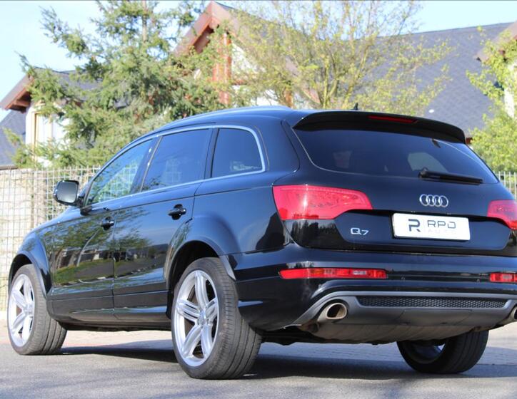 Audi Q7 11