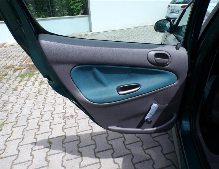 Peugeot 206 17