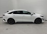 KIA ProCeed 4