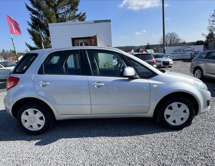 Suzuki SX4 8