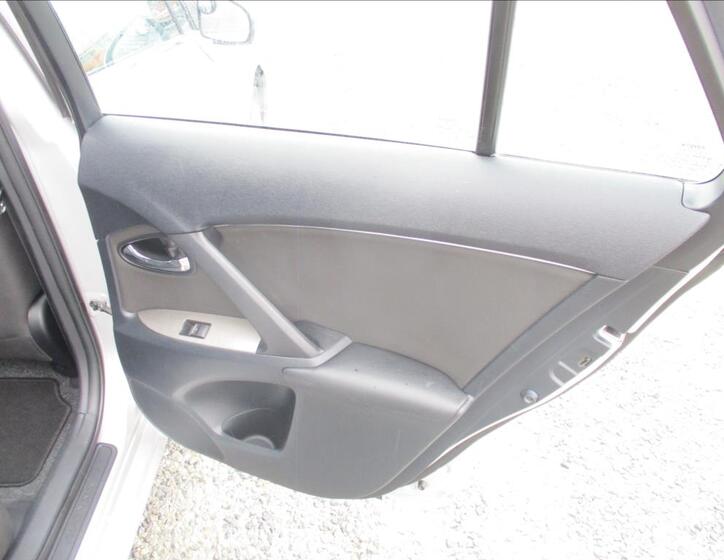 Toyota Avensis 12