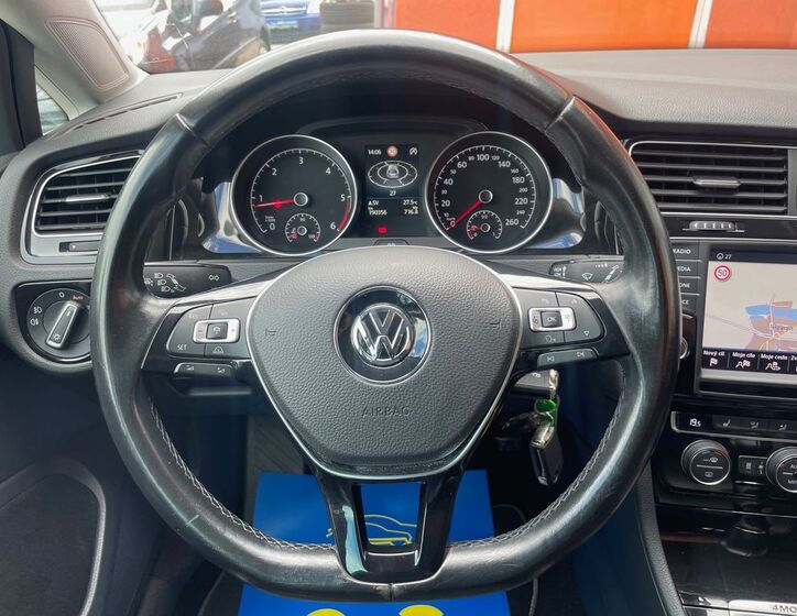 Volkswagen Golf 11