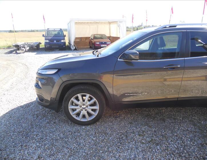 Jeep Cherokee 10