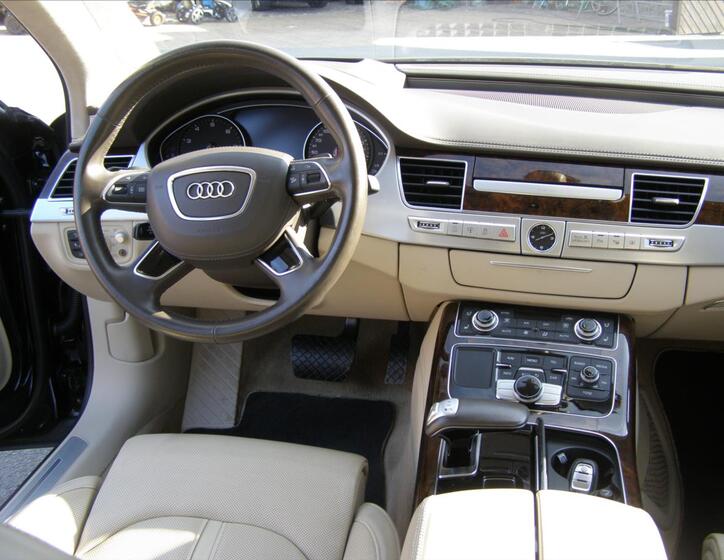 Audi A8 33