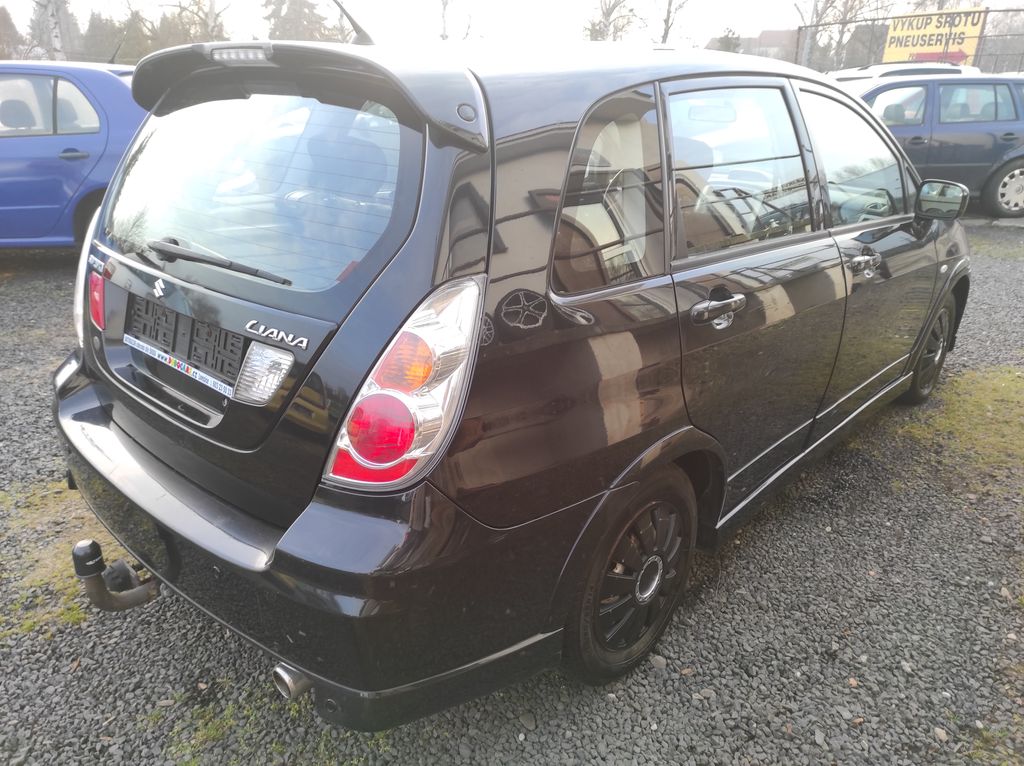 Suzuki Liana
