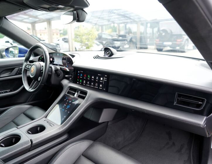 Porsche Taycan 28