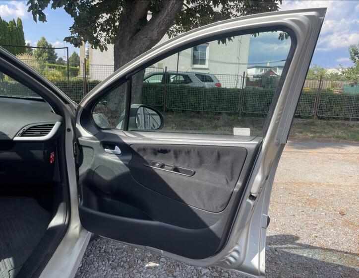 Peugeot 207 26