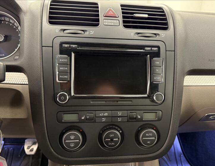 Volkswagen Golf 11