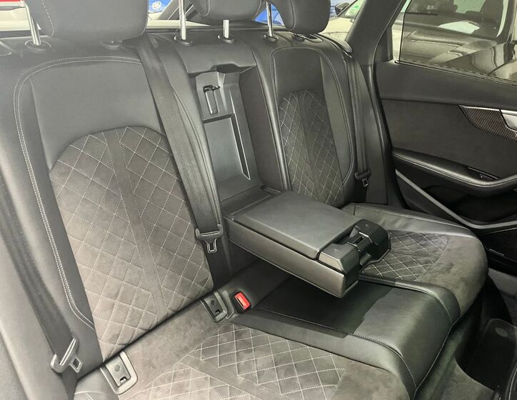 Audi RS4 29