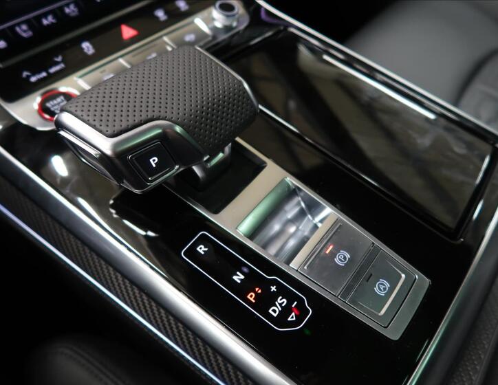 Audi RS Q8 28