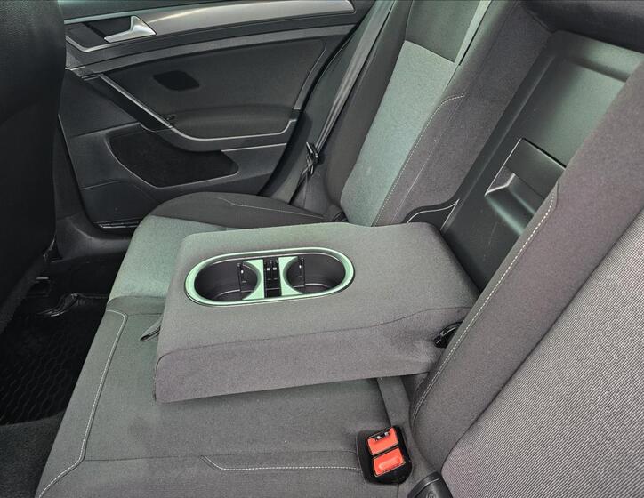 Volkswagen Golf 25