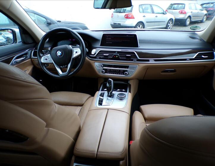 BMW Řada 7 9