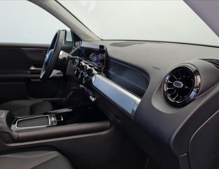 Mercedes-Benz GLB 17