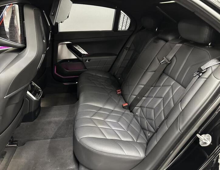 BMW i7 14