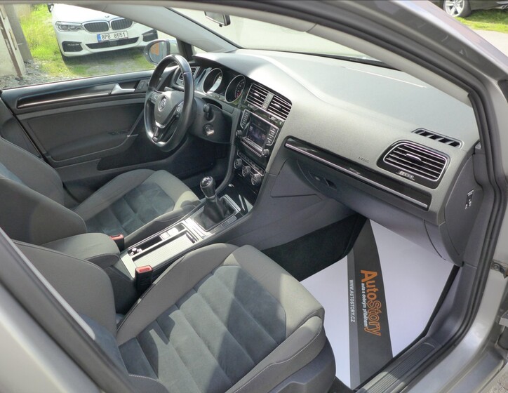 Volkswagen Golf 32