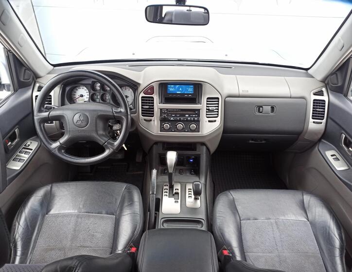Mitsubishi Pajero 22