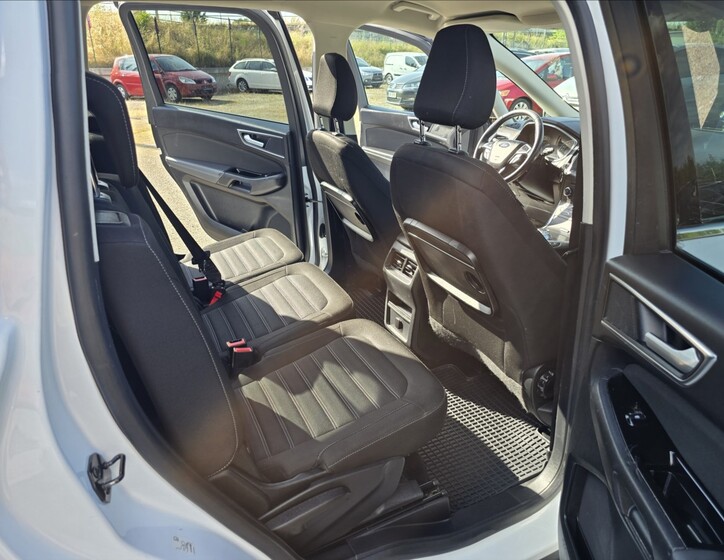 Ford Galaxy 12