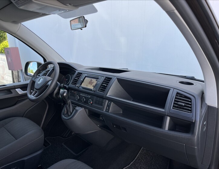 Volkswagen Caravelle 18